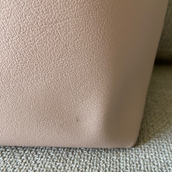 Saint Laurent | East-West Tote in Marble Pink - Picture 7 of 12